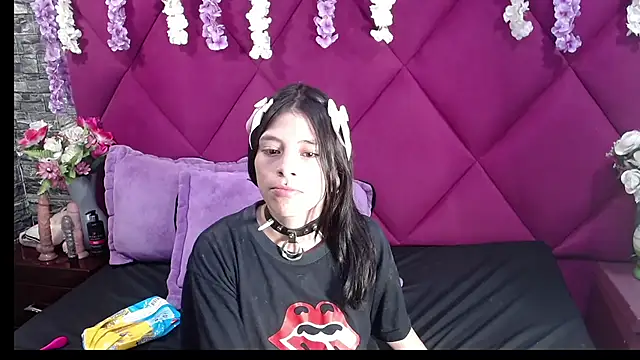 Snapshot of Sasha_Petitte chatting on 03-03-25, 03:27 Sasha Petitte online show from 03-03-25, 03:27