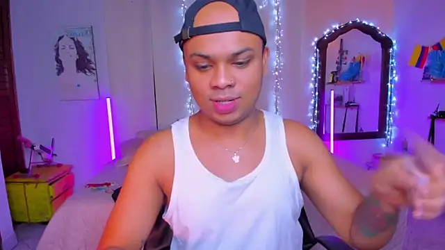 CuteRomi online show from 10-22-25, 04:12