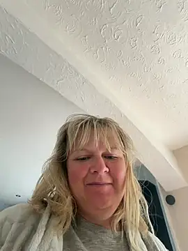 Snapshot of chloefeel chatting on 06-10-26, 06:47 chloefeel online show from 06-10-26, 06:47