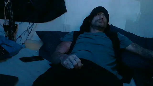 TheOneYouLove69 online show from 12-21-25, 05:14