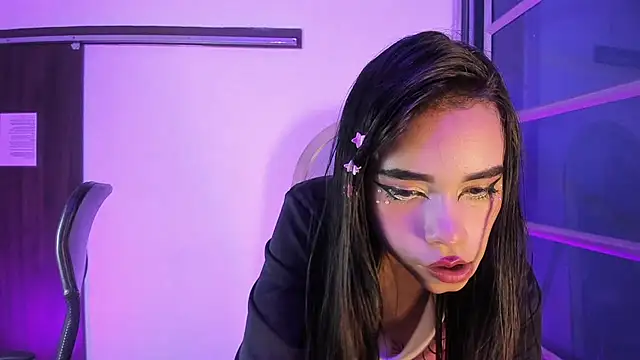 Snapshot of Jasmin_Skinny chatting on 10-19-25, 03:42 Jasmin Skinny online show from 10-19-25, 03:42