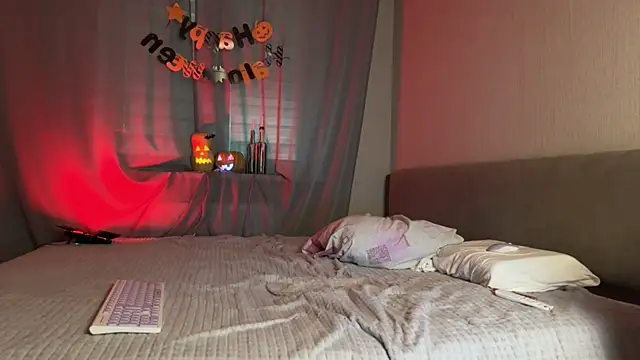 weshycouple online show from 10-31-25, 07:21