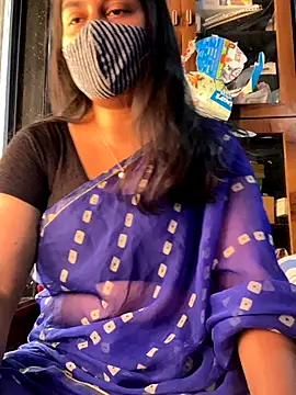 Snapshot of HaaniKaur chatting on 12-01-25, 07:42 HaaniKaur online show from 12-01-25, 07:42