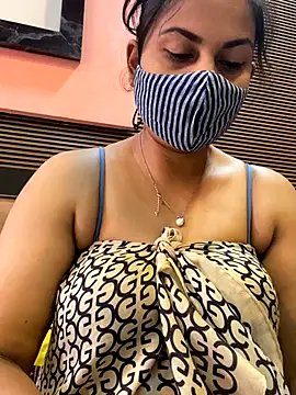 Snapshot of HaaniKaur chatting on 10-15-25, 07:16 HaaniKaur online show from 10-15-25, 07:16