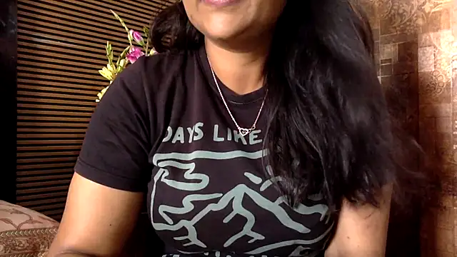 Snapshot of HaaniKaur chatting on 02-16-26, 08:57 HaaniKaur online show from 02-16-26, 08:57