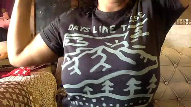 Snapshot of HaaniKaur chatting on 03-20-26, 08:37 HaaniKaur online show from 03-20-26, 08:37