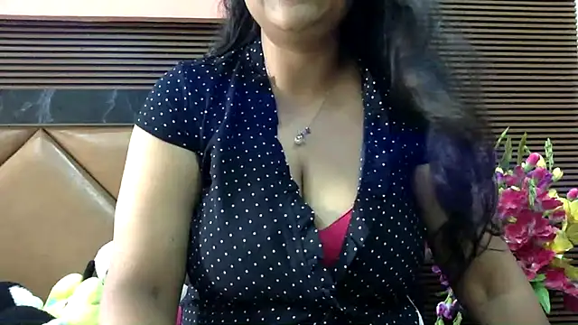 Snapshot of HaaniKaur chatting on 09-11-25, 06:46 HaaniKaur online show from 09-11-25, 06:46