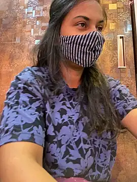 Snapshot of HaaniKaur chatting on 01-06-25, 07:42 HaaniKaur online show from 01-06-25, 07:42