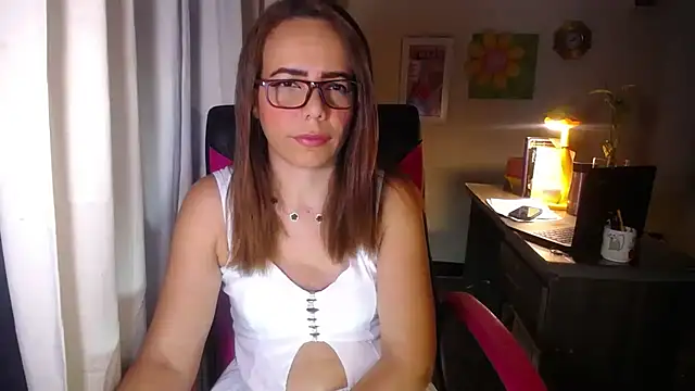 Snapshot of danielle_rose_1 chatting on 07-15-26, 10:06 danielle rose 1 online show from 07-15-26, 10:06