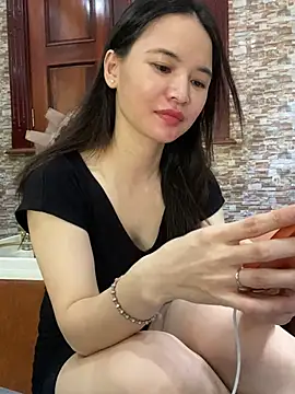 Snapshot of LiLi-Kirix99 chatting on 06-14-26, 02:24 LiLi-Kirix99 online show from 06-14-26, 02:24