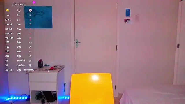 Snapshot of ann4montez_ chatting on 09-15-25, 03:29 ann4montez  online show from 09-15-25, 03:29