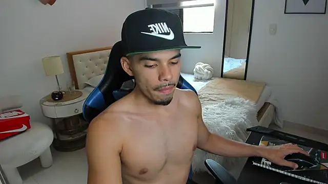 mateoleonee online show from 10-11-25, 08:10