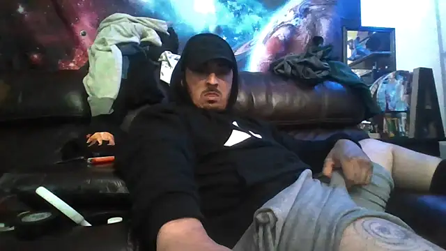 Snapshot of Antoniothedon chatting on 12-17-25, 09:09 Antoniothedon online show from 12-17-25, 09:09