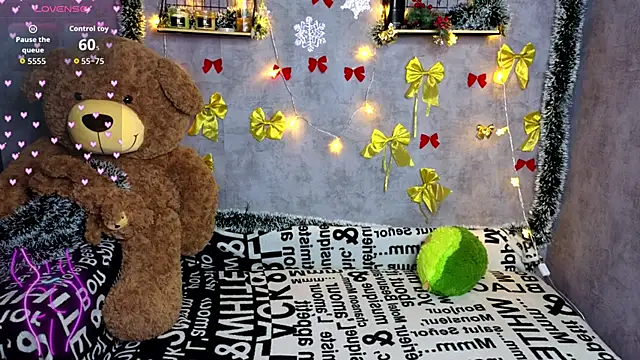 Hellen Moore online show from 12-19-25, 12:25