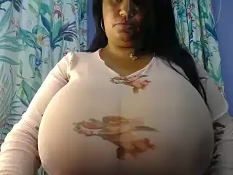 Snapshot of _sonia_bigboobs chatting on 01-05-25, 01:04 sonia bigboobs online show from 01-05-25, 01:04