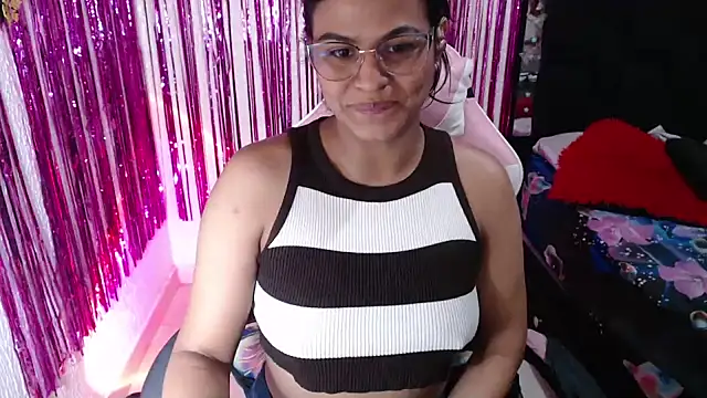 SweetAlmaa online show from 06-18-26, 11:59