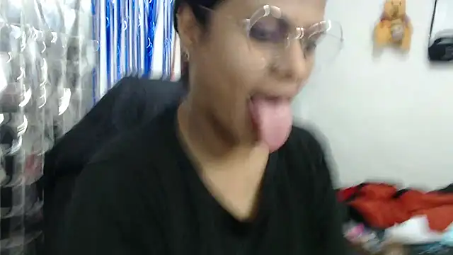 Snapshot of SweetAlmaa chatting on 09-23-25, 10:00 SweetAlmaa online show from 09-23-25, 10:00