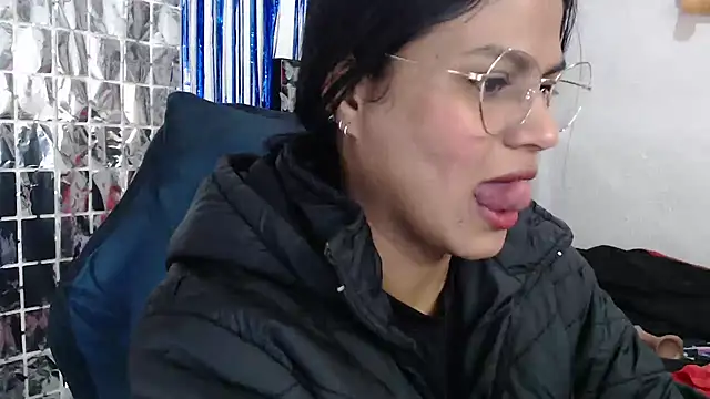 Snapshot of SweetAlmaa chatting on 09-25-25, 09:37 SweetAlmaa online show from 09-25-25, 09:37