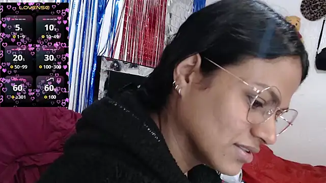 SweetAlmaa online show from 10-27-25, 10:27