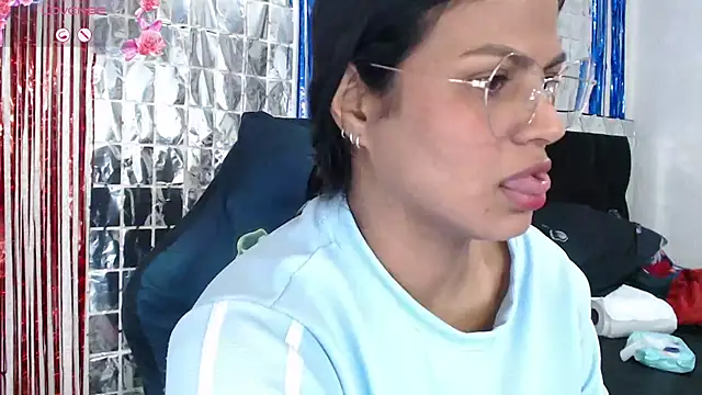 Snapshot of SweetAlmaa chatting on 10-04-25, 11:45 SweetAlmaa online show from 10-04-25, 11:45