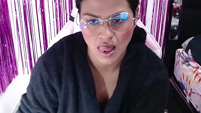 Snapshot of SweetAlmaa chatting on 05-13-26, 10:00 SweetAlmaa online show from 05-13-26, 10:00