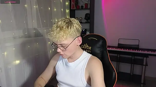 Keytaro online show from 03-22-25, 11:53