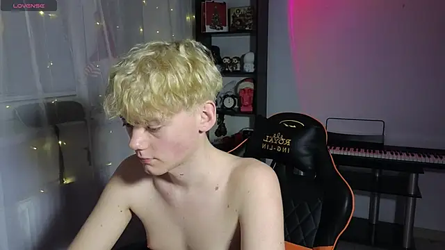 Keytaro online show from 03-11-25, 08:42