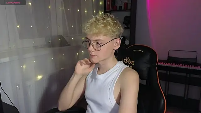 Keytaro online show from 03-22-25, 08:48