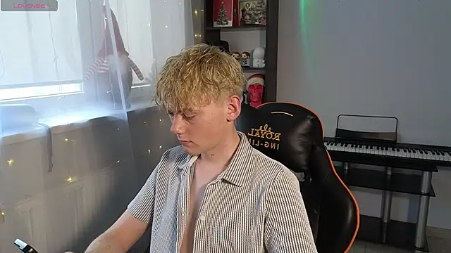 Keytaro online show from 03-10-25, 02:16