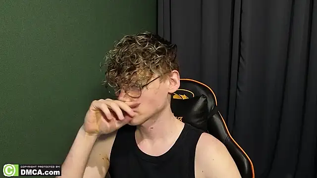 Snapshot of Keytaro chatting on 02-15-26, 03:22 Keytaro online show from 02-15-26, 03:22