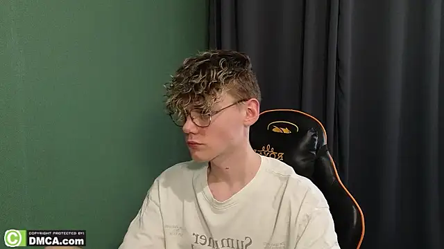 Snapshot of Keytaro chatting on 02-11-26, 11:21 Keytaro online show from 02-11-26, 11:21