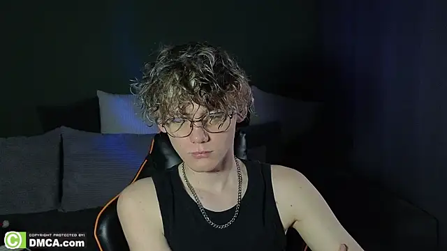 Snapshot of Keytaro chatting on 03-04-26, 01:08 Keytaro online show from 03-04-26, 01:08