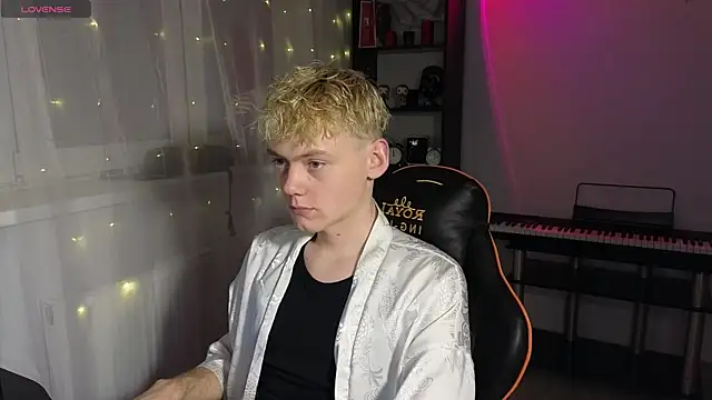 Keytaro online show from 03-18-25, 07:01