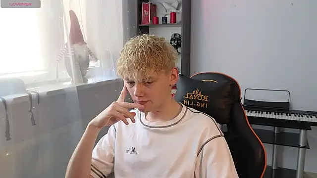 Keytaro online show from 03-15-25, 11:19