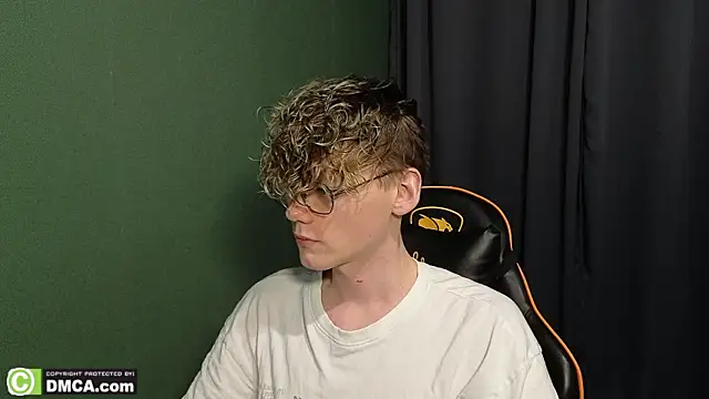 Snapshot of Keytaro chatting on 02-12-26, 11:26 Keytaro online show from 02-12-26, 11:26