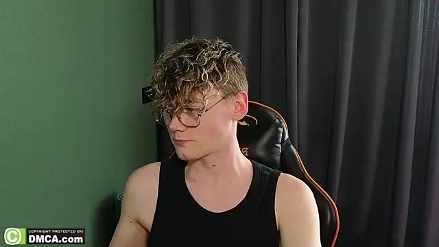 Snapshot of Keytaro chatting on 02-10-26, 12:48 Keytaro online show from 02-10-26, 12:48