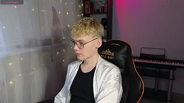 Keytaro online show from 03-18-25, 03:12