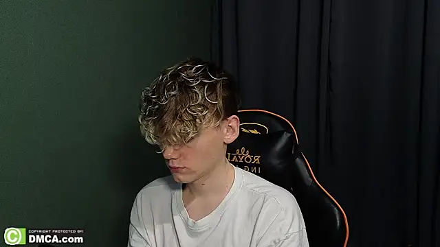 Snapshot of Keytaro chatting on 02-11-26, 11:26 Keytaro online show from 02-11-26, 11:26