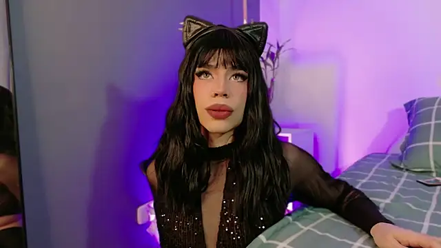 LucyGiraldo online show from 11-18-25, 04:49