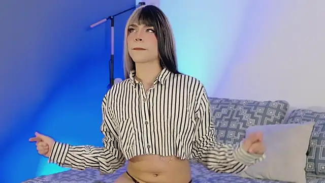 LucyGiraldo online show from 10-22-25, 05:40