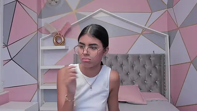 Snapshot of Isa_little4u chatting on 02-13-25, 07:42 Isa little4u online show from 02-13-25, 07:42