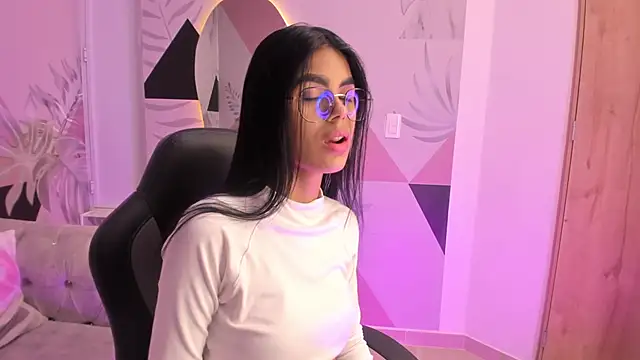Snapshot of Isa_little4u chatting on 03-07-25, 10:46 Isa little4u online show from 03-07-25, 10:46