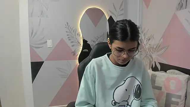 Snapshot of Isa_little4u chatting on 03-20-25, 10:32 Isa little4u online show from 03-20-25, 10:32