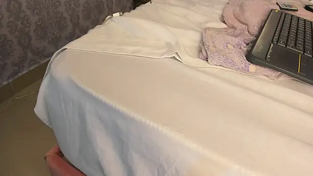 Isa little4u online show from 12-02-25, 09:22