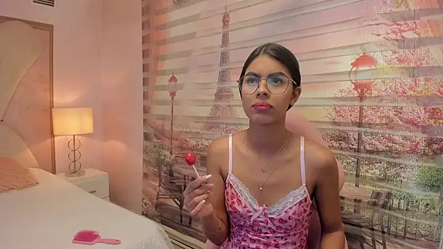 Snapshot of Isa_little4u chatting on 10-18-25, 04:03 Isa little4u online show from 10-18-25, 04:03