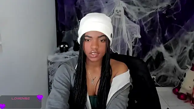 Snapshot of Marce_22 chatting on 10-12-25, 10:44 Marce 22 online show from 10-12-25, 10:44