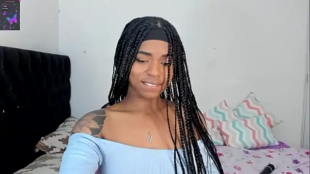 Snapshot of Marce_22 chatting on 02-27-25, 07:08 Marce 22 online show from 02-27-25, 07:08