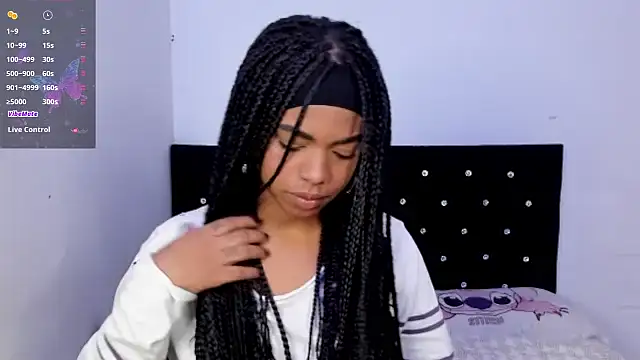 Snapshot of Marce_22 chatting on 01-18-25, 02:03 Marce 22 online show from 01-18-25, 02:03