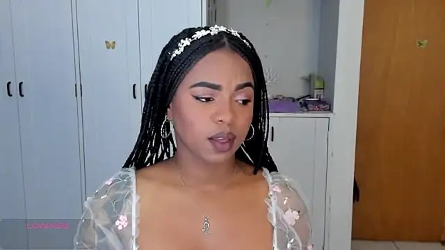 Snapshot of Marce_22 chatting on 09-28-25, 01:45 Marce 22 online show from 09-28-25, 01:45