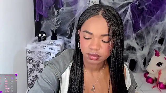 Snapshot of Marce_22 chatting on 10-22-25, 03:44 Marce 22 online show from 10-22-25, 03:44